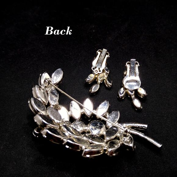 Vintage Clear Rhinestone Floral Brooch Clip Earrings Set, Rhodium Plated, 1960s - Picture 5 of 10